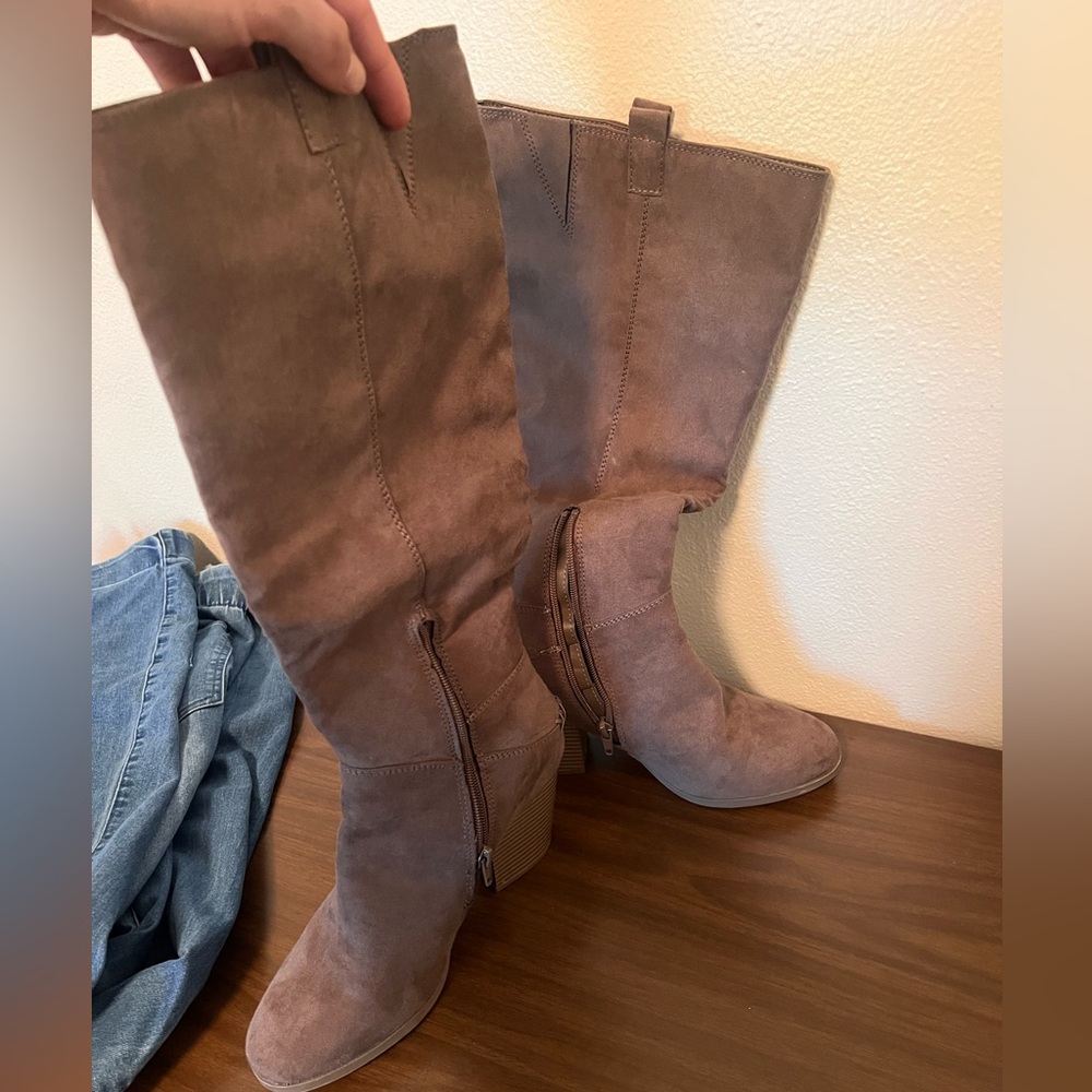 Women’s stylish boots